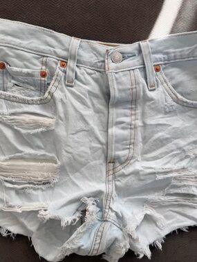 Levis 501 original distressed demin cutout